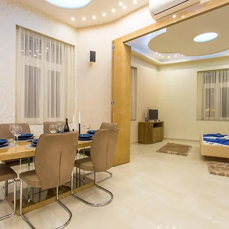 아파트 Famousali Luxurious