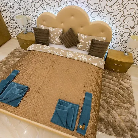 Famousali Luxurious *