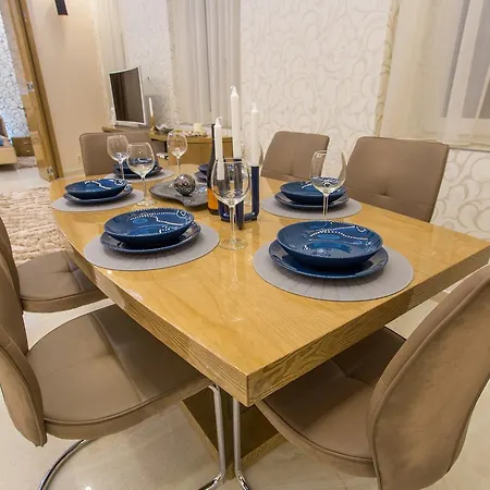 Famousali Luxurious *